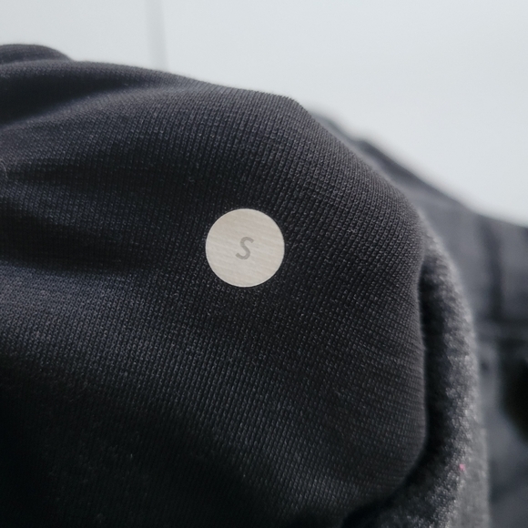 Lululemon athletica Men's shorts size small. - Picture 8 of 8